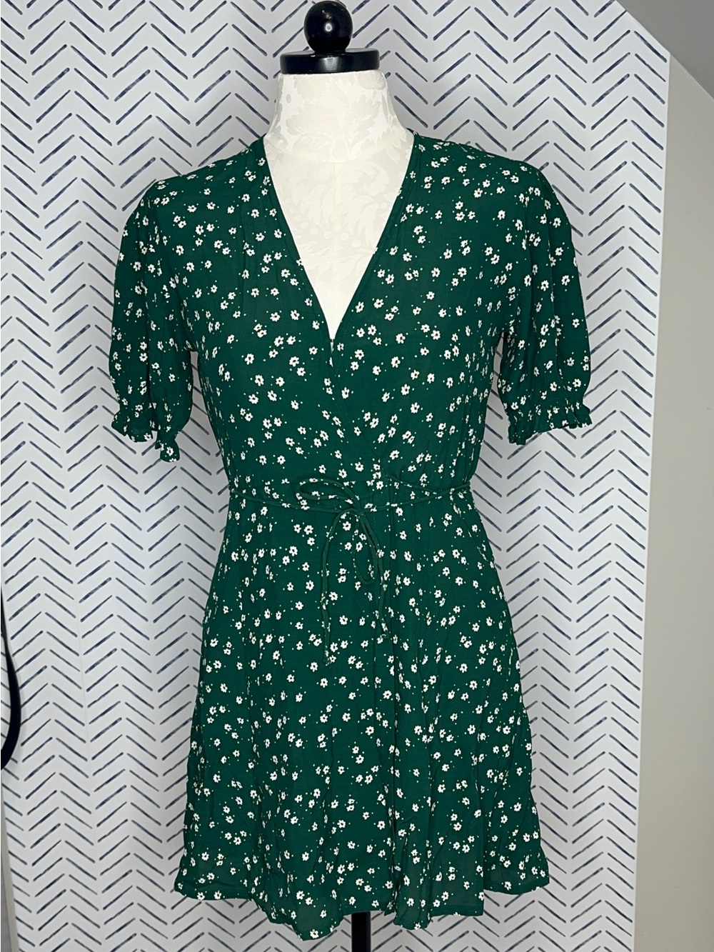 NWOT Faithful the Brand Wrap Mira Mini Floral Dress Green Size 8 - Picture 2 of 14